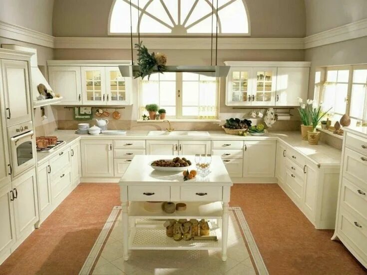 Кухонные дизайны для дома фото cuisine-bois-classique-armoires-blanches-bar-central-plantes-suspension cuisine 