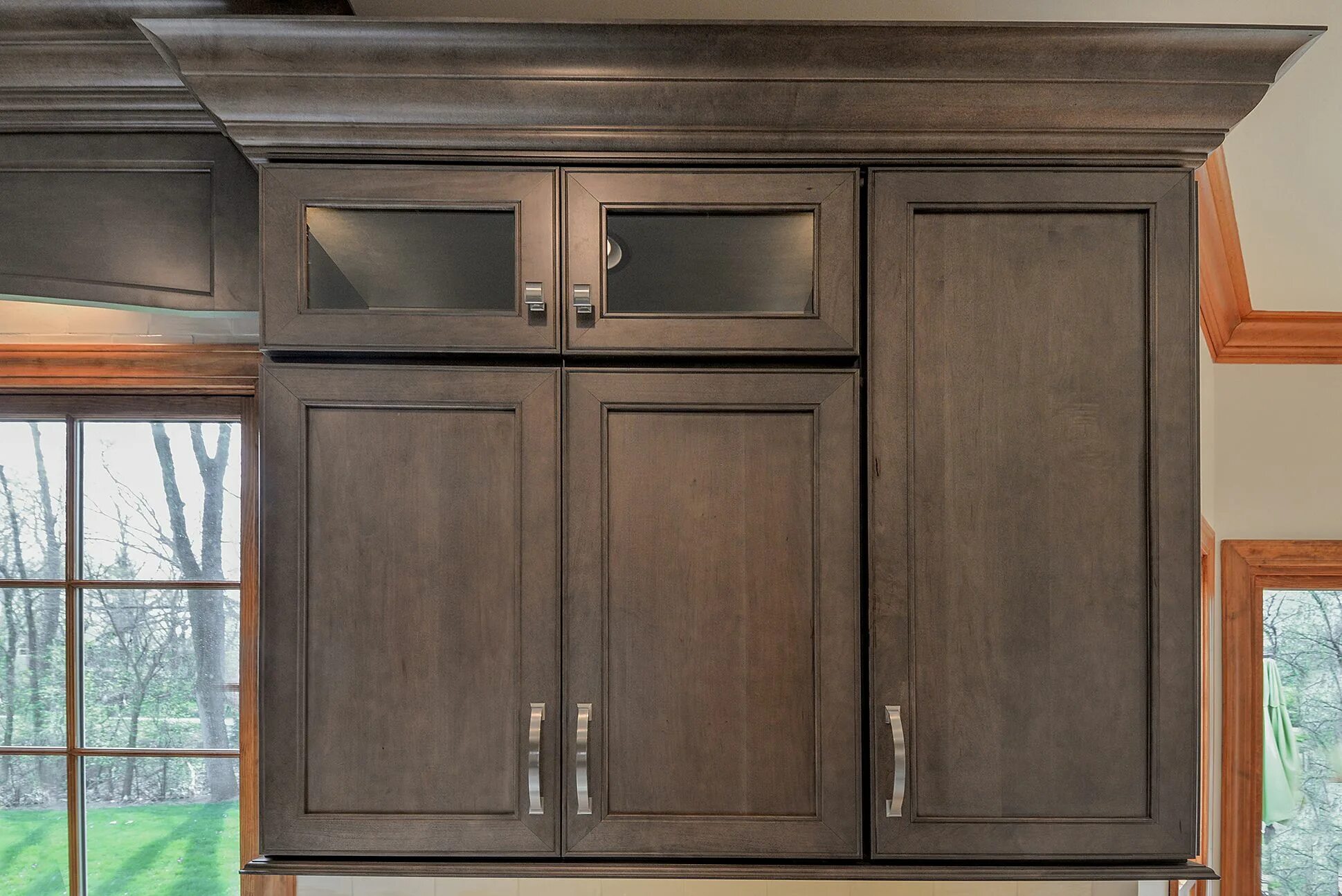 Кухонные дверки фото Wellborn Cabinet, Inc. Premier Series Sonoma door style on Maple wood stained wi
