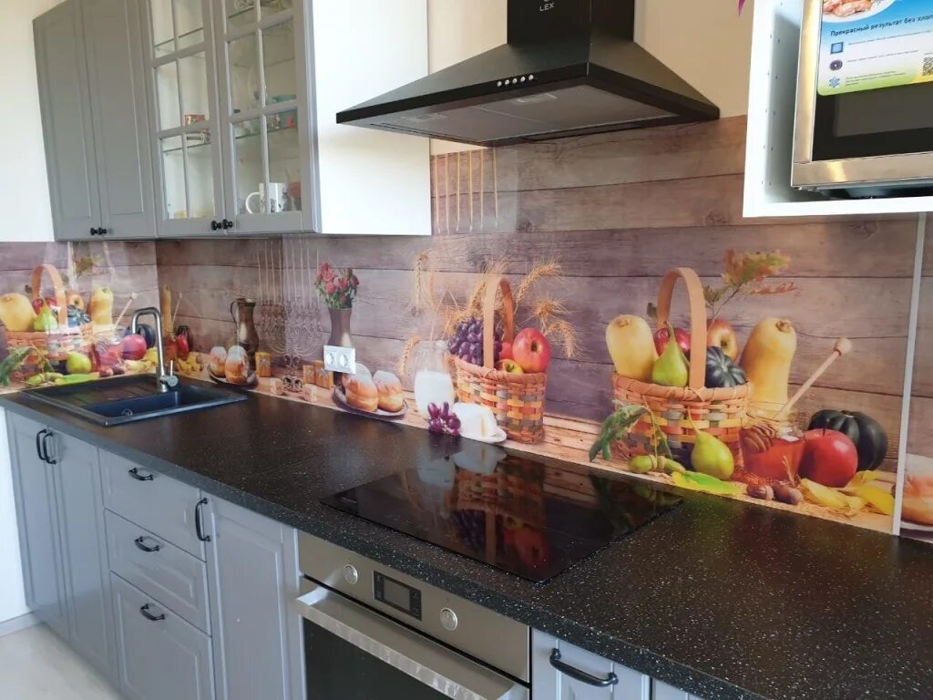 Кухонные фартуки в интерьере кухни фото Пластиковый фартук для кухни: за или против Блог Ангстрем