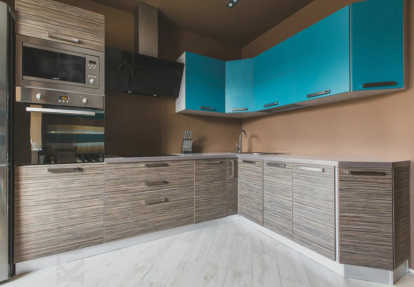 Кухонные фасады адилет фото Угловая кухня с подвесными голубыми шкафами на заказ