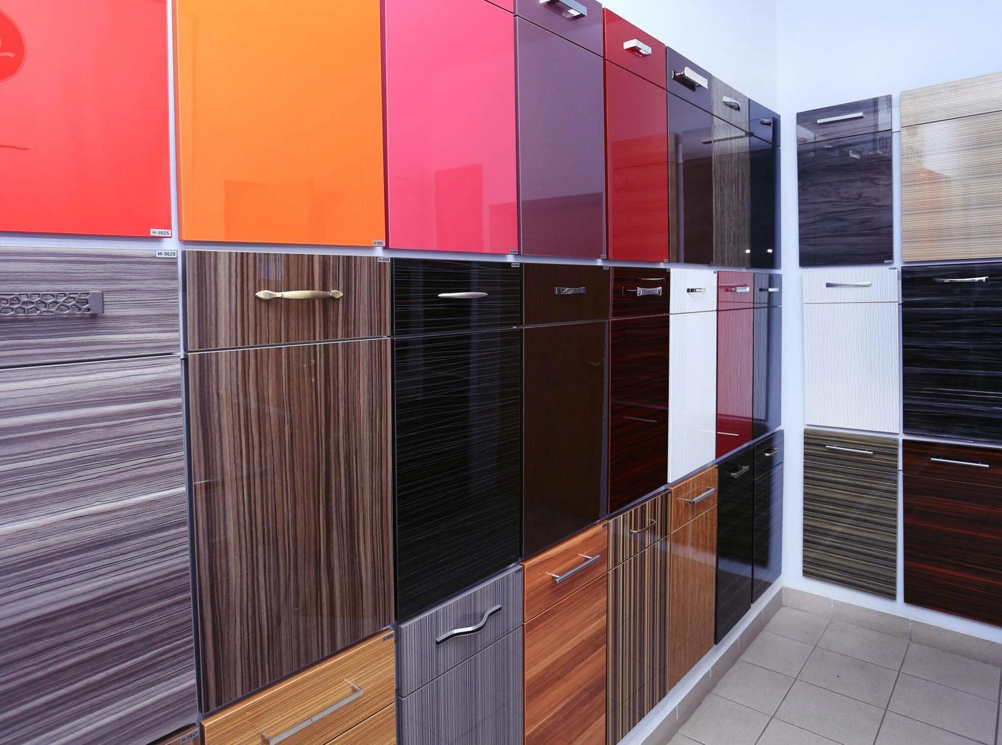 Кухонные фасады адилет фото Выбор фасадов для кухни: МДФ, ДСП, пластик, массив (фото + цены)