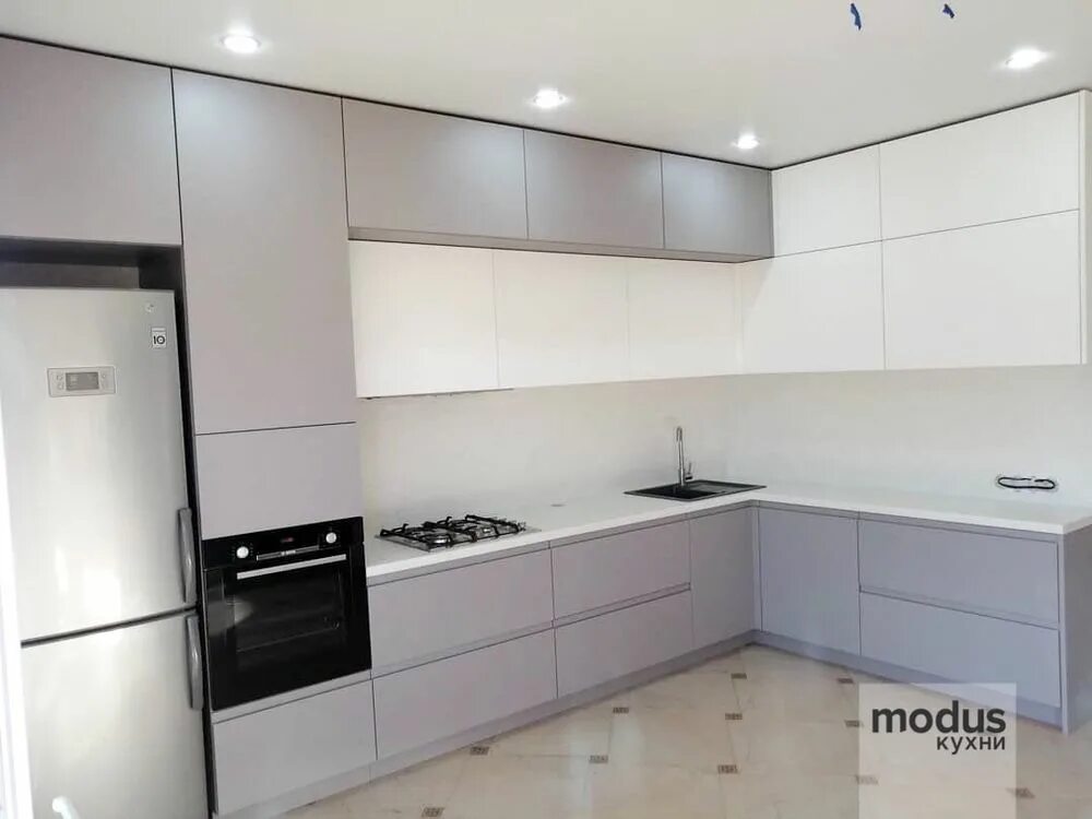 Кухонные гарнитуры без ручек фото Кухня с интегрированной ручкой эмаль