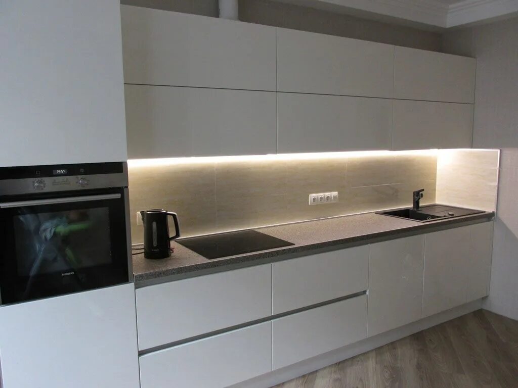 Кухонные гарнитуры без ручек фото кухня с интегрированными ручками белая фото 8 метров: 9 тыс изображений найдено 