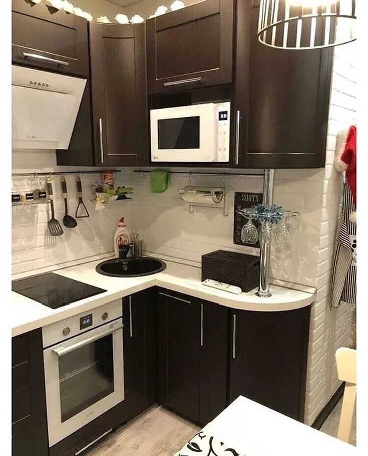 Кухонные гарнитуры для маленькой кв фото Кухня 6 кв. м. Нашлось место для холодильника. Kitchen layout, Interior design k