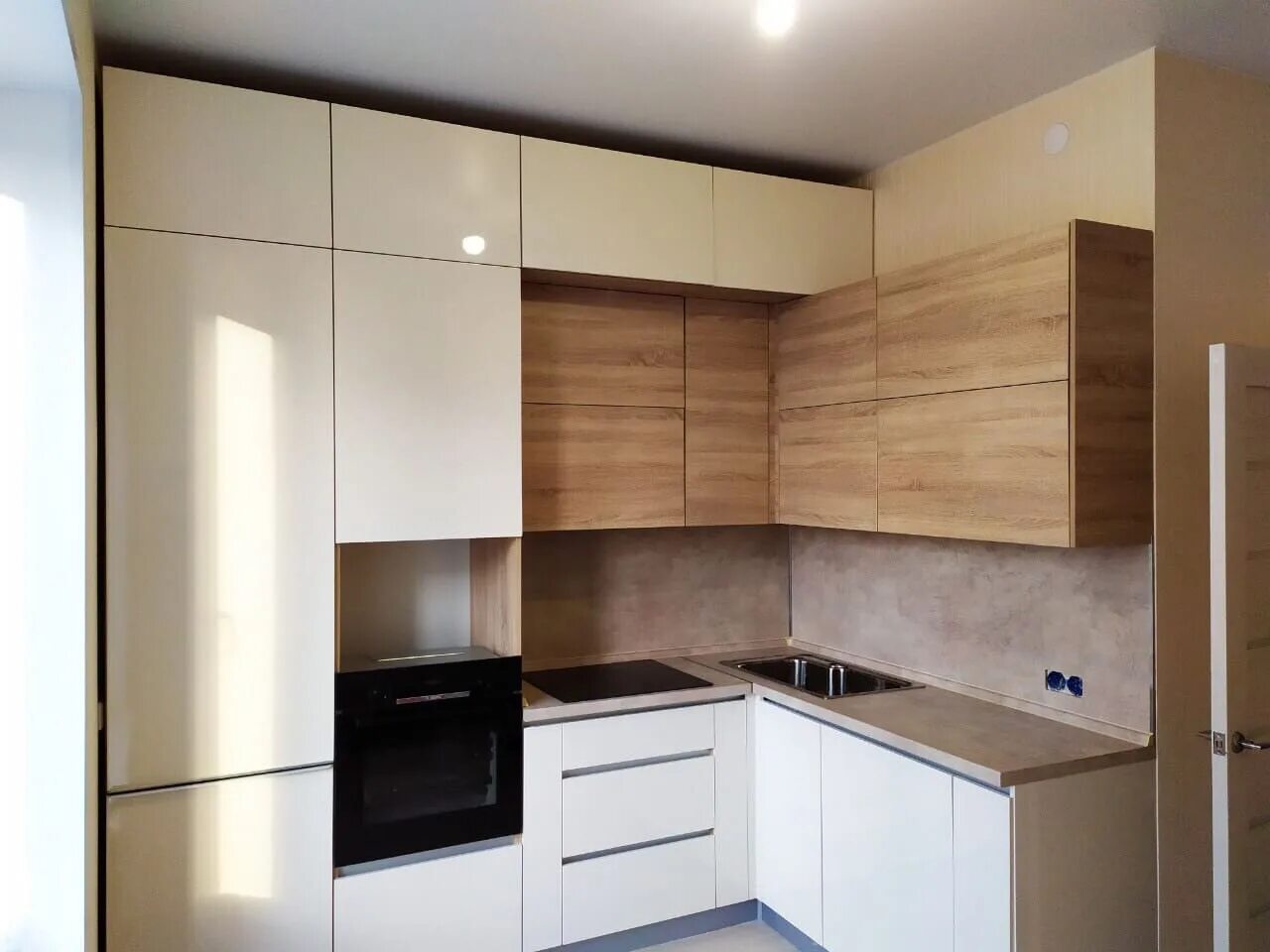 Кухонные гарнитуры до потолка угловые фото кухня двухуровневая арт.1068 купить по цене 24900 рублей напрямую от МК "Стильны