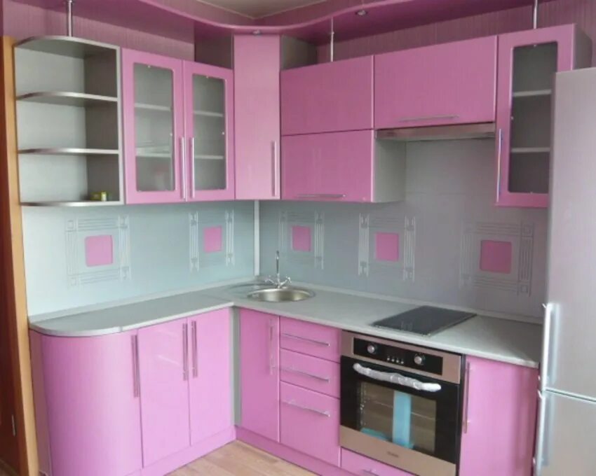 Кухонные гарнитуры фото и цены бу Кухня. Материал мдф пластик. Размер 2000*1500*2400мм. Стоимость 54000р. с устано