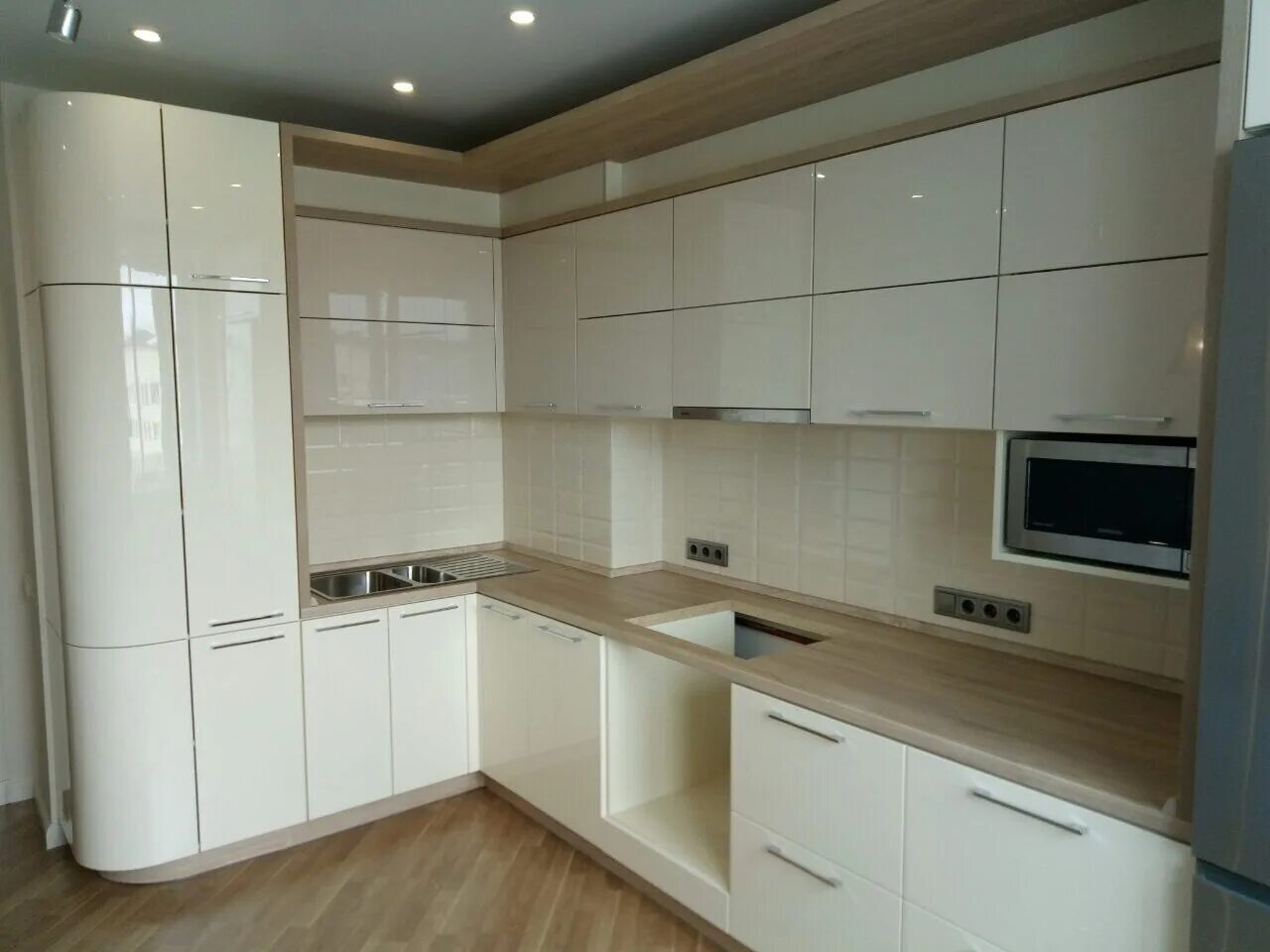 Кухонные гарнитуры фото набережные челны Кухня МДФ 2000*4200 Остерегайтесь мошенников!!! Заказы принимаем только мы интер