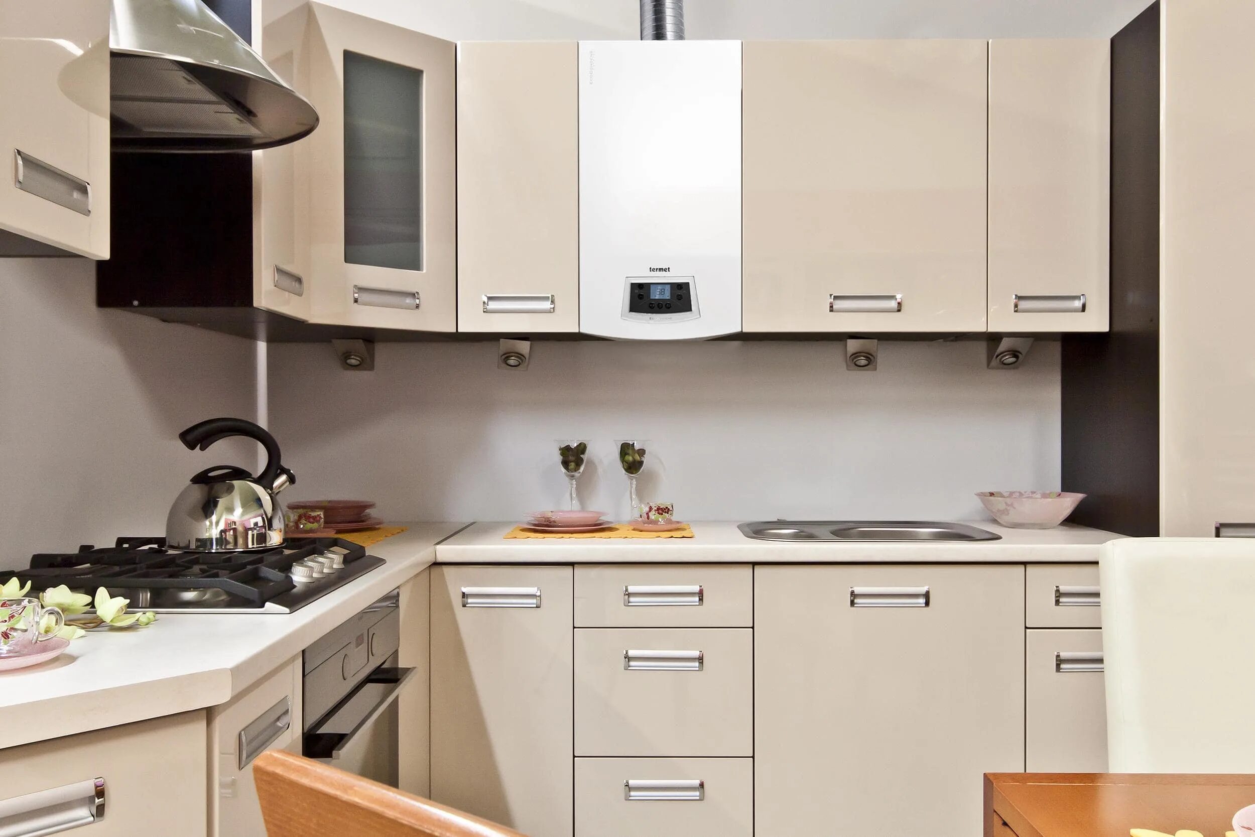 Кухонные гарнитуры фото с котлом Дизайн кухни с газовой колонкой: 36 идей с планировкой и размещением