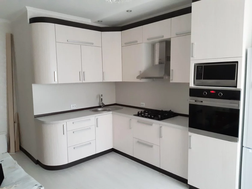 Кухонные гарнитуры фото угловые белые Угловые кухни на заказ в СПб Аппарт Kitchen cabinets, House design, Kitchen