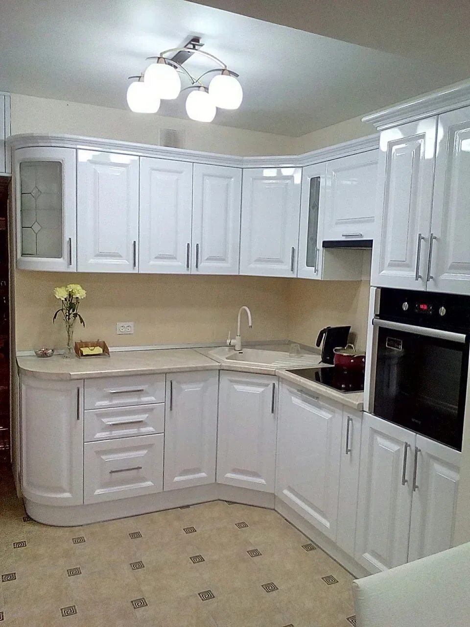 Кухонные гарнитуры фото угловые белые Светлые угловые кухни фото - DelaDom.ru