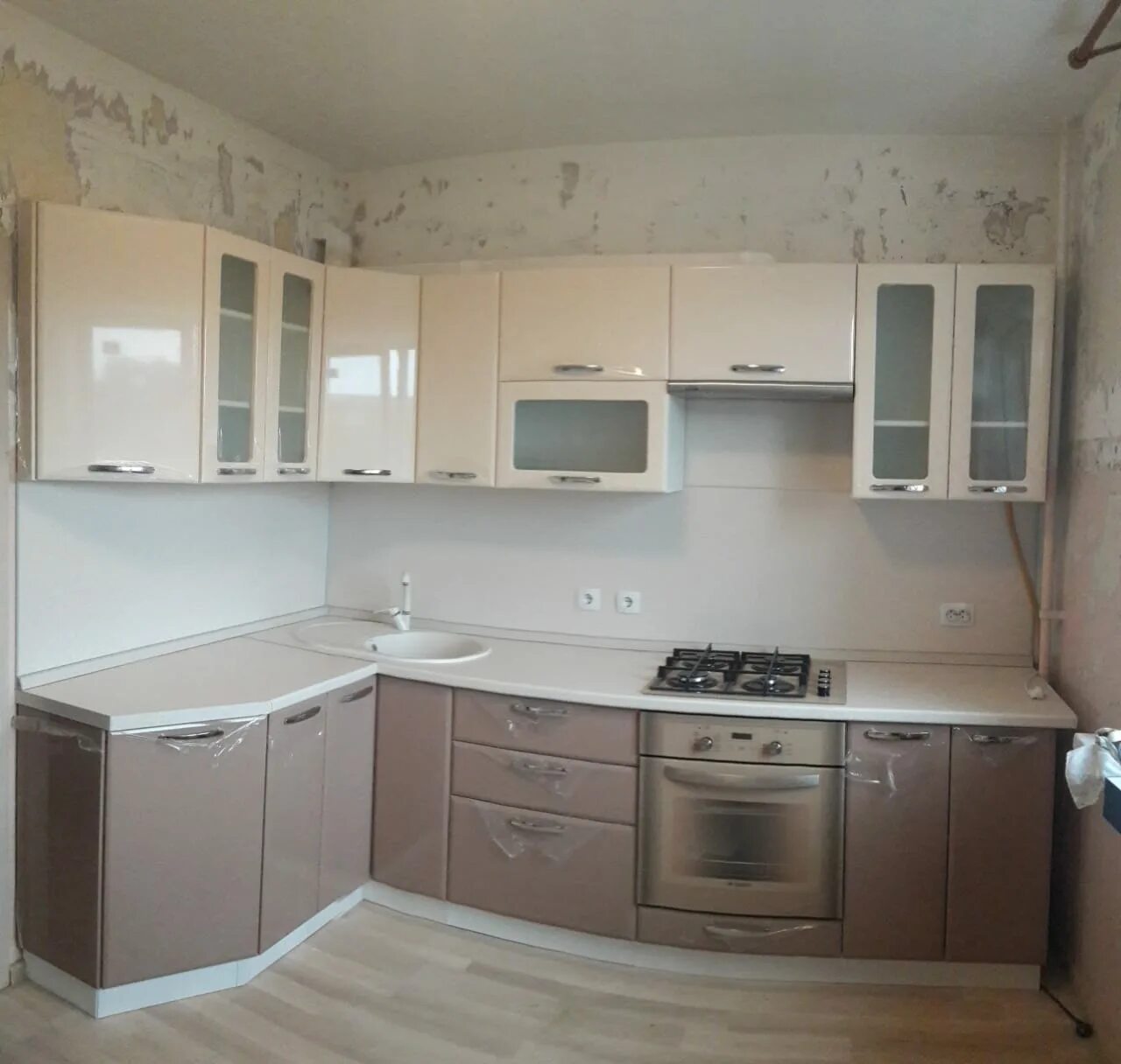 Кухонные гарнитуры капучино фото Кухня в цвете капучино и ваниль (60 фото)