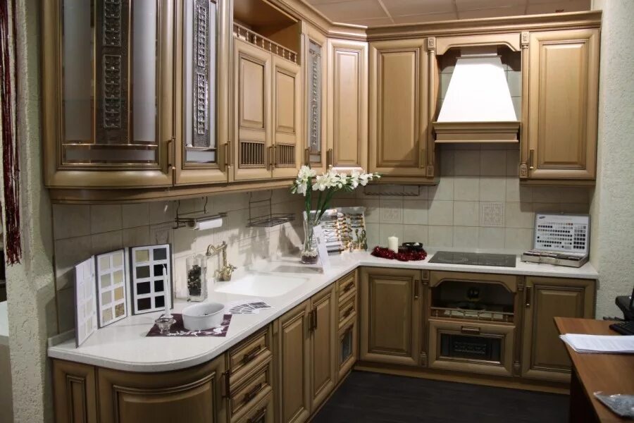 Кухонные гарнитуры классика фото угловые Кухня классика 29 заказать недорого в Москве - 1Кухонный