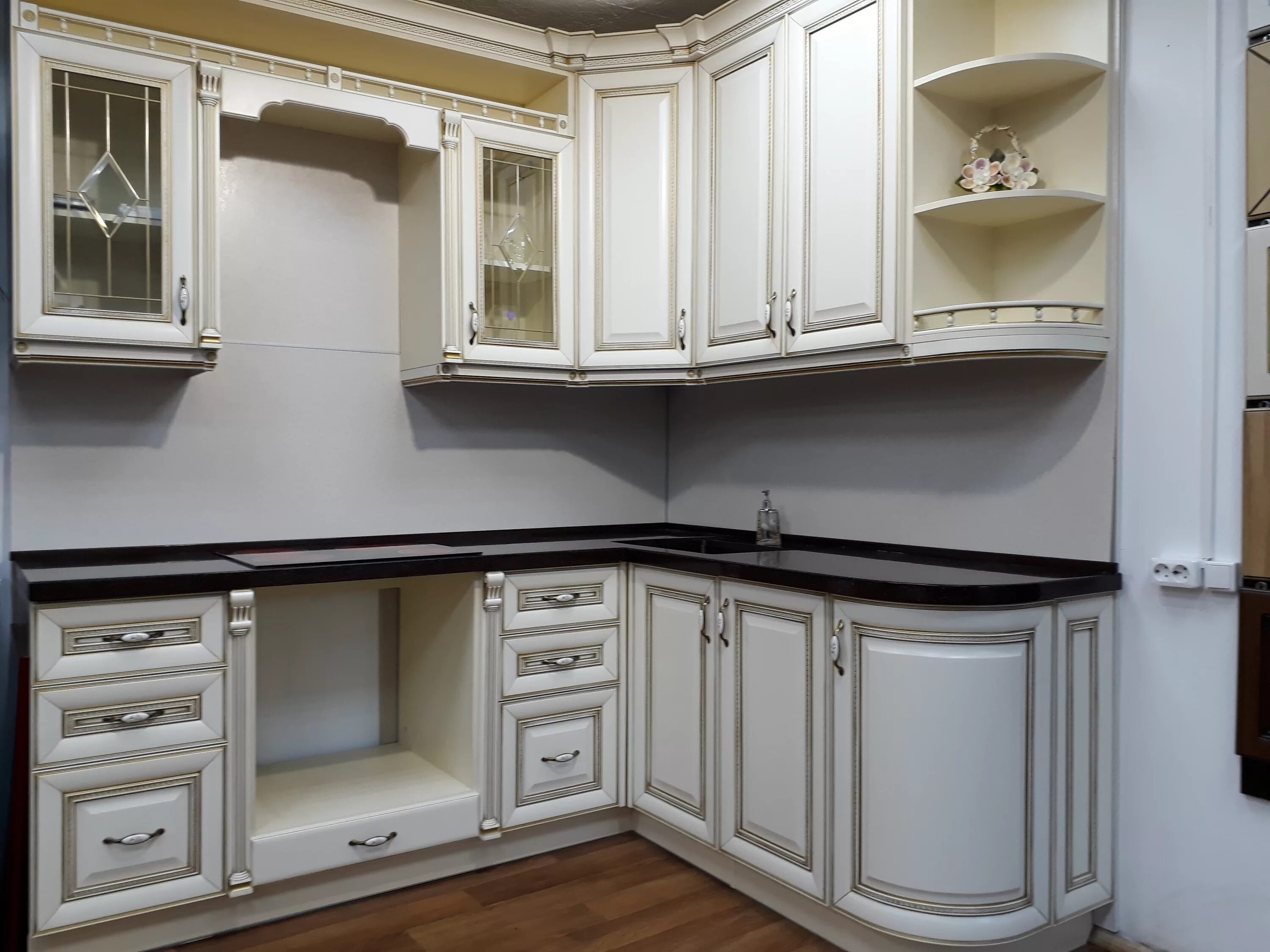 Кухонные гарнитуры классика фото угловые Кухни из массива бука или ясеня от Компании А-Мебель-Тут