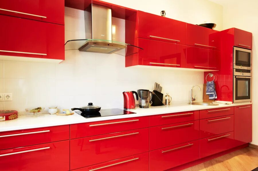 Кухонные гарнитуры красного цвета фото Заказать красную кухню МДФ эмаль Мелита в Москве недорого