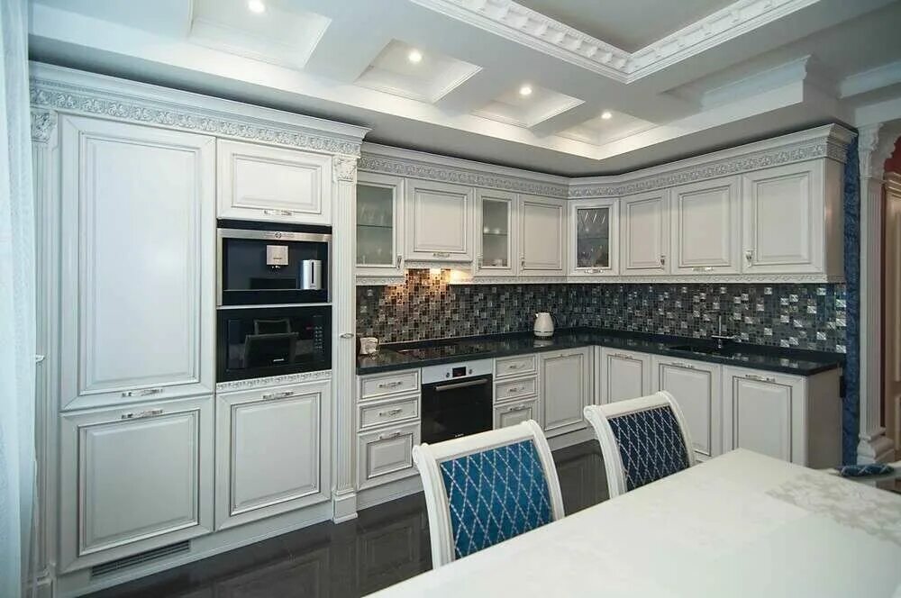 Кухонные гарнитуры неоклассика фото Классические кухни из массива ясеня дуба бука. Деревянная кухня на заказ Кухонны