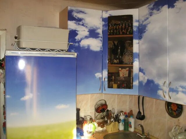 Кухонные гарнитуры обклеенные пленкой фото Оклейка кухни своими руками - ЯПлакалъ