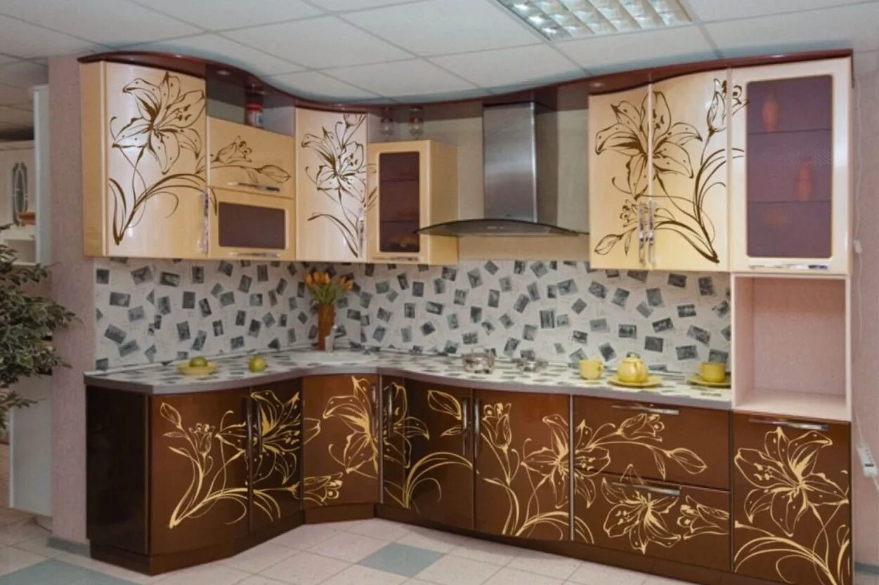 Кухонные гарнитуры обклеенные пленкой фото Кухня обклеенная самоклеющейся пленкой фото Buket-msk.ru