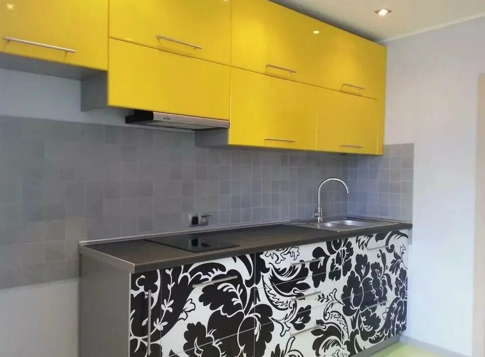 Кухонные гарнитуры обклеенные пленкой фото Как обновить гарнитур на кухне при помощи самоклеящейся пленки - Студия кухни Гл