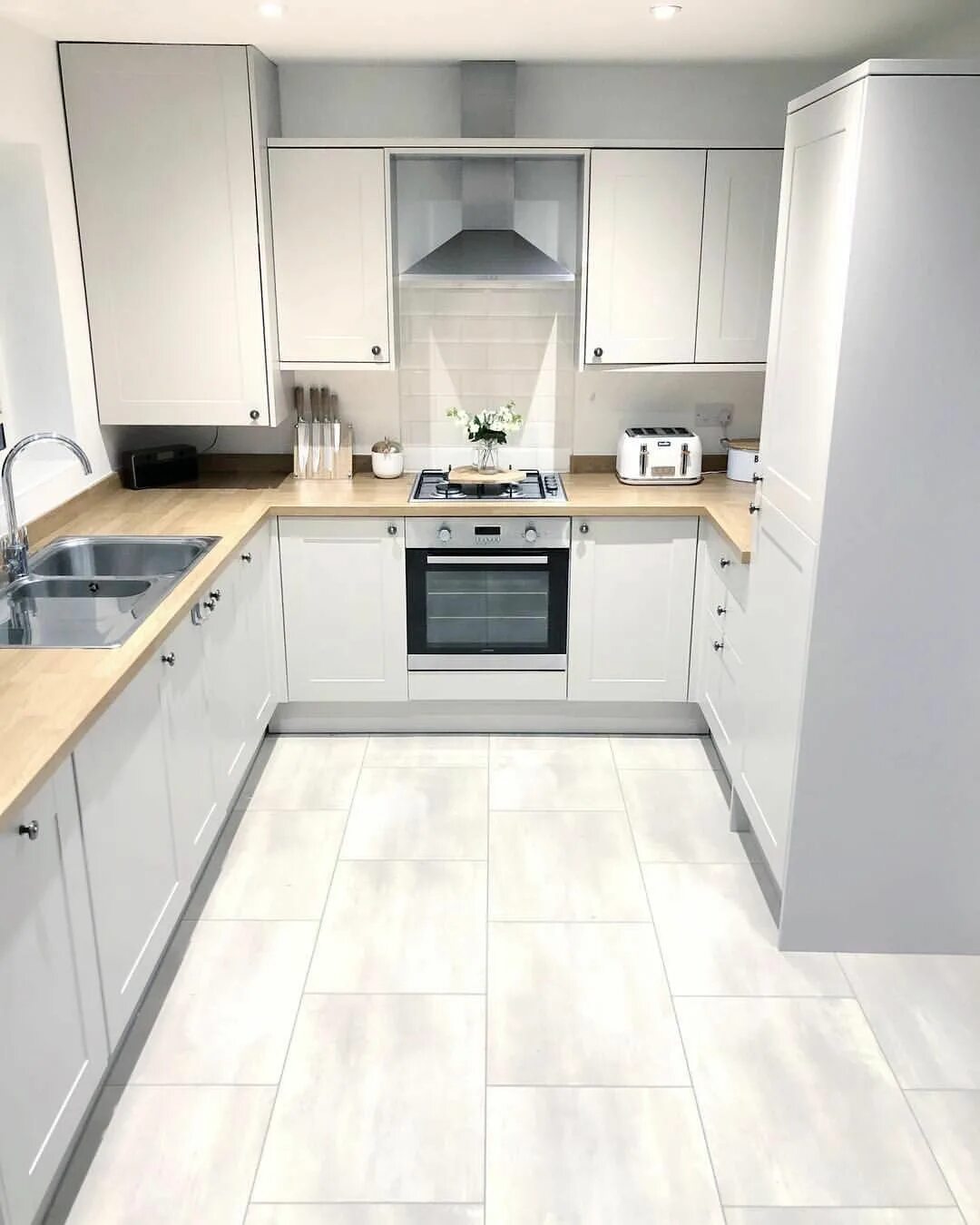 Кухонные гарнитуры п образные фото дизайн LuckyPlot13 Frankie on Instagram: "Monday again already! It’s a good one for me 