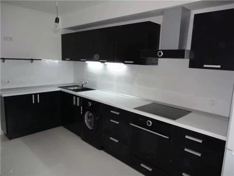 Кухонные гарнитуры с черной столешницей фото mebel-dlya-kuxni-4 - ЛитСтоун