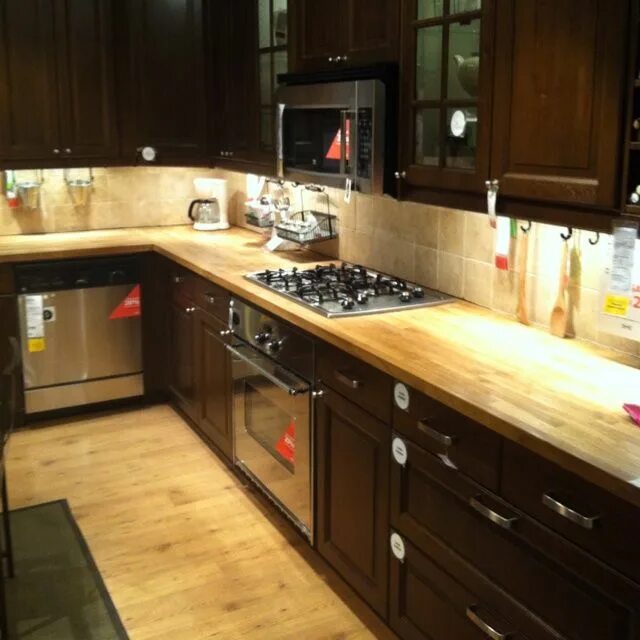 Кухонные гарнитуры с деревянными столешницами фото Pin by Wilma on Home updates Pinterest Dark brown kitchen cabinets, Brown kitche