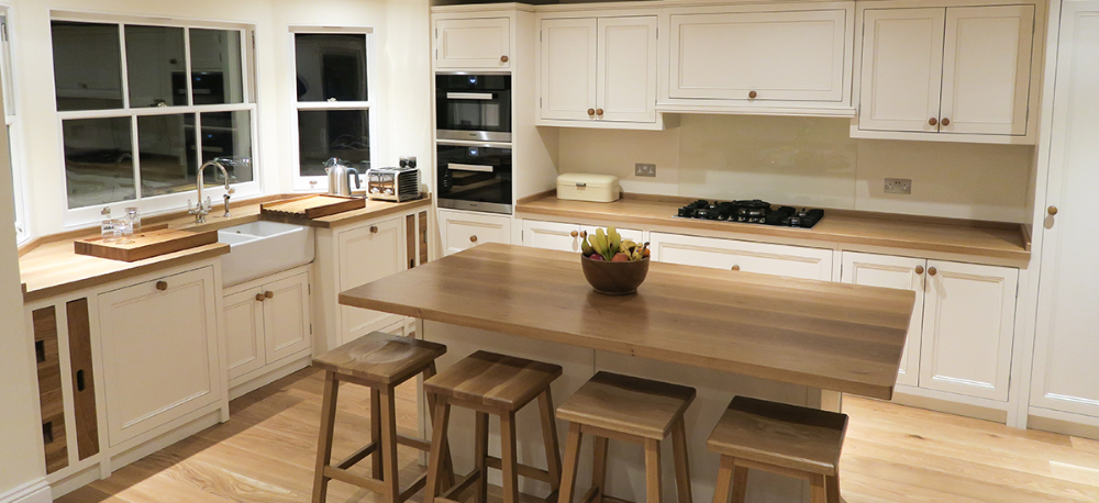 Кухонные гарнитуры с деревянными столешницами фото Norfolk Oak - Custom Hardwood Kitchens and Joinery