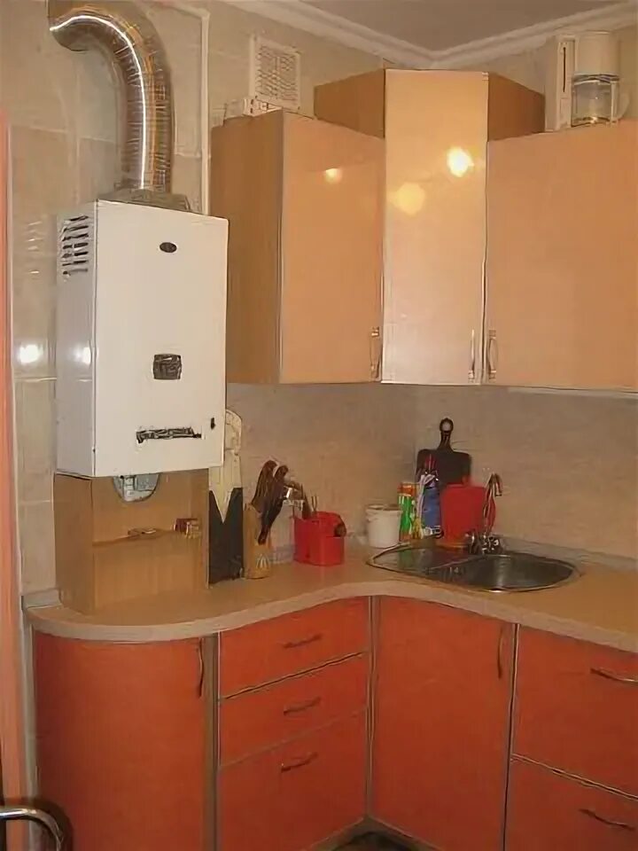 Кухонные гарнитуры с колонкой фото Особенности дизайна кухни с газовой колонкой - 75 фото