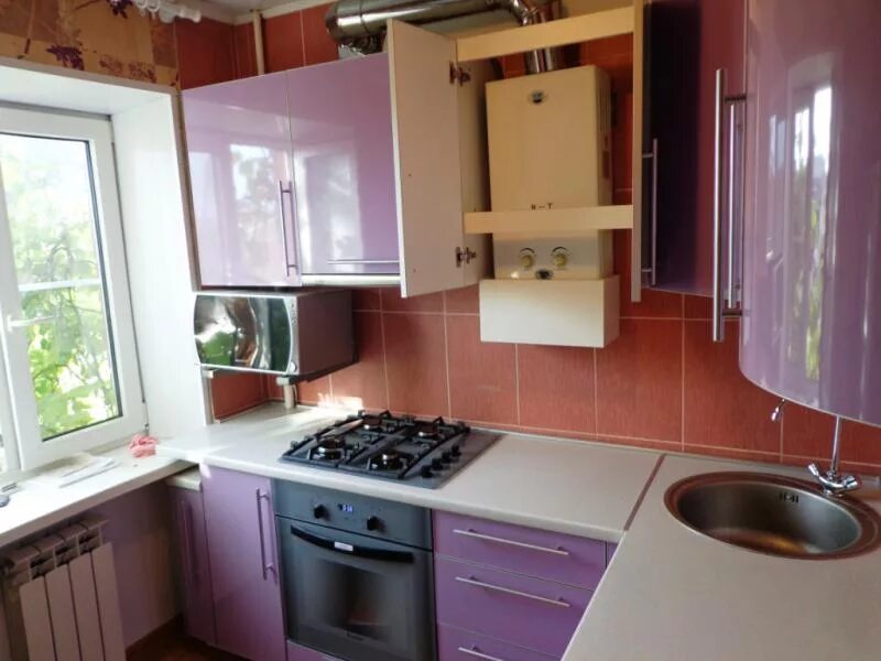 Кухонные гарнитуры с колонкой фото Проекты кухонь в хрущевке с газовой колонкой
