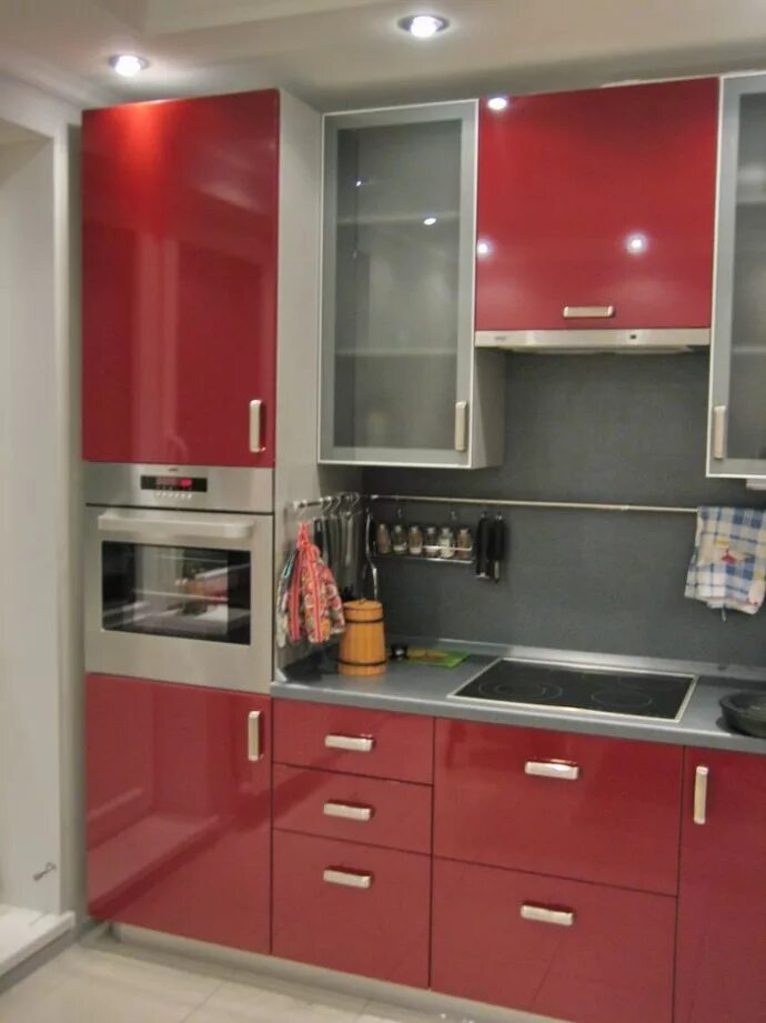 Кухонные гарнитуры с пеналом фото Кухни с пеналом под газовый баллон - фото