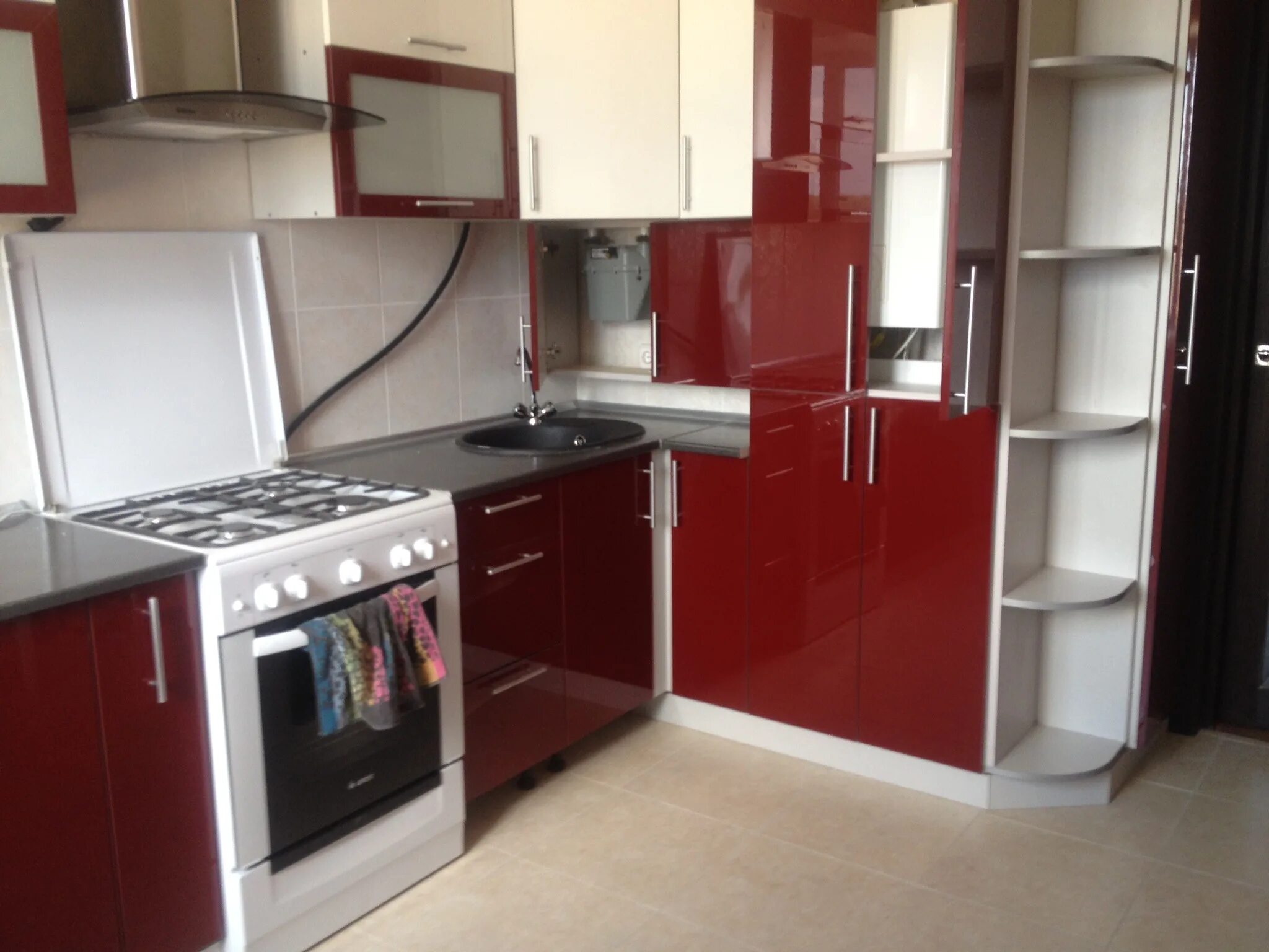 Кухонные гарнитуры с пеналом угловые фото Угловая кухня с пеналами "Вероника" (пример 226)