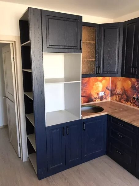 Кухонные гарнитуры с пеналом угловые фото Угловая кухня 10 кв м с пеналом для духового шкафа (14 фото)