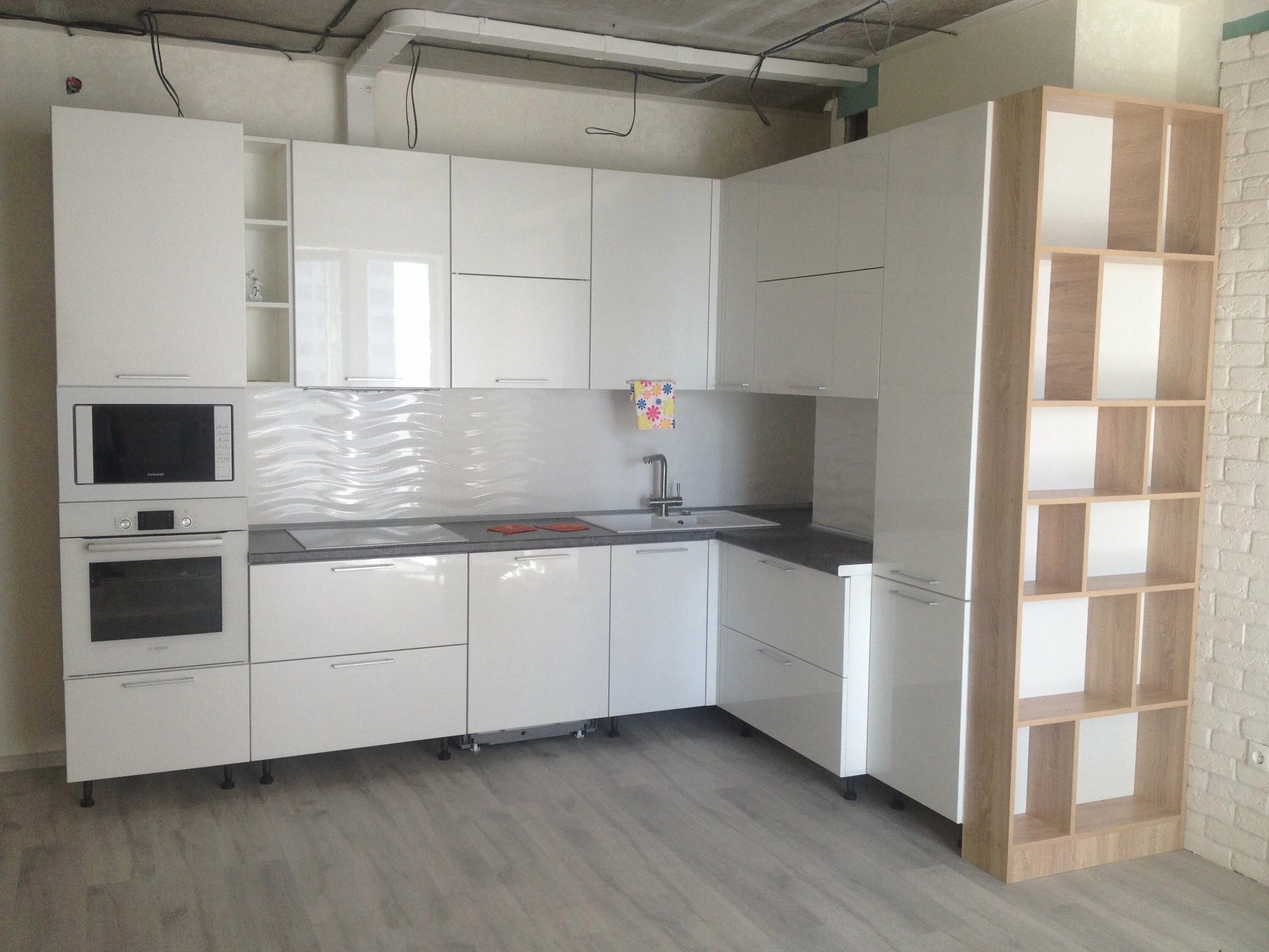 Кухонные гарнитуры с пеналом угловые фото Гарнитур с пеналом: найдено 89 картинок