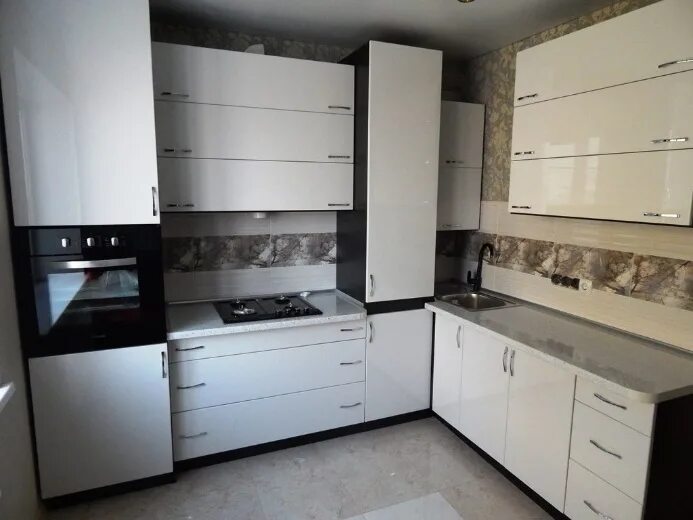 Кухонные гарнитуры с пеналом угловые фото Недорогие кухни на заказ от производителя в Москве 100 Кухонь