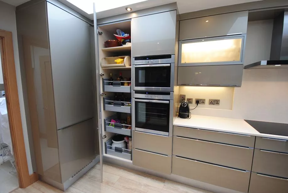 Кухонные гарнитуры с техникой фото Встроенная кухня: фото оригинального дизайна, плюсы и минусы, особенности, виды,