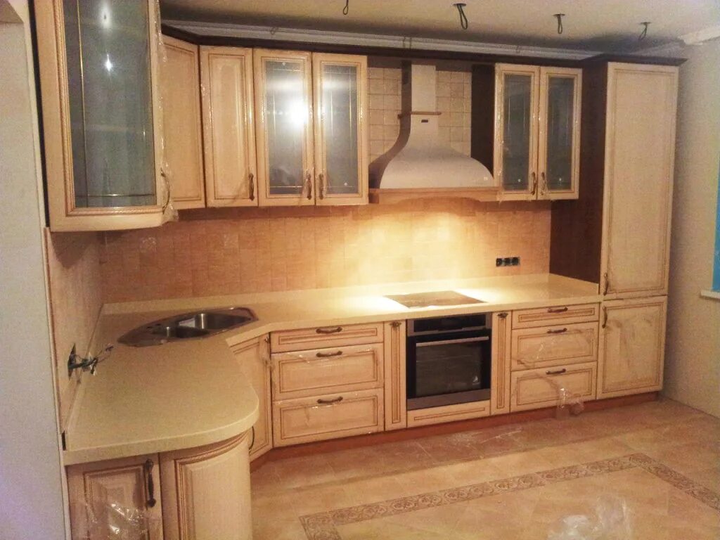 Кухонные гарнитуры томск фото цена Угловая кухня под дерево - 4sofa.ru