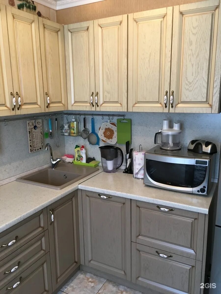 Кухонные гарнитуры угловые фото с раковиной Угловая кухня с мойкой в углу (81 фото)