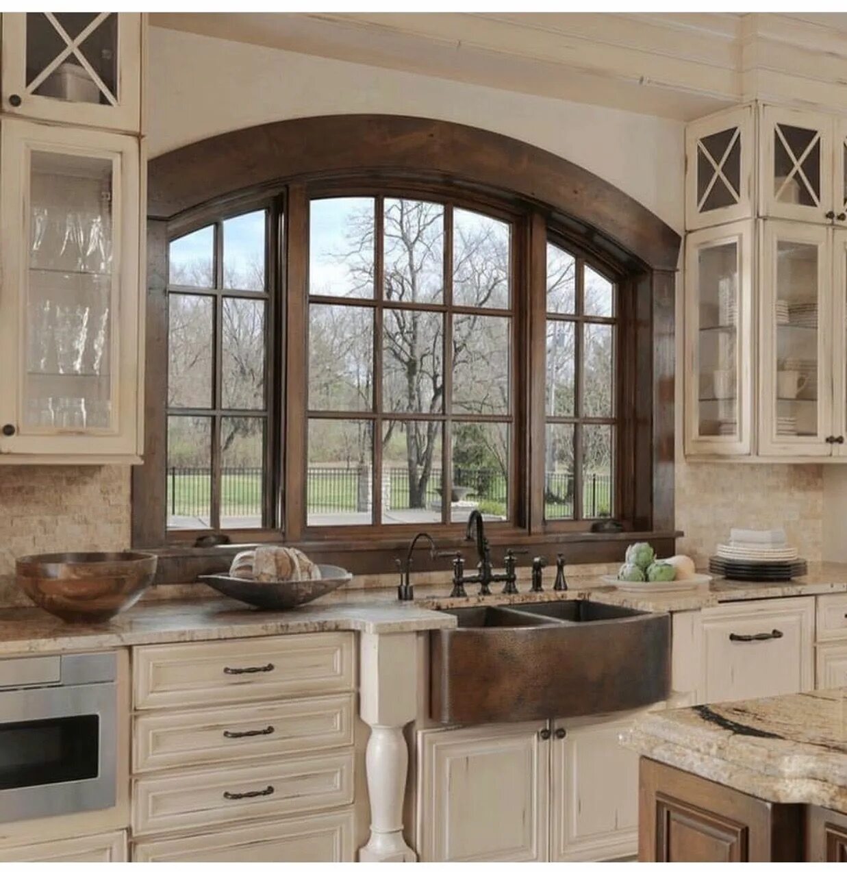 Кухонные гарнитуры в доме фото дизайн Pin on Home - kitchens Modern farmhouse kitchens, Farmhouse kitchen design, Rust