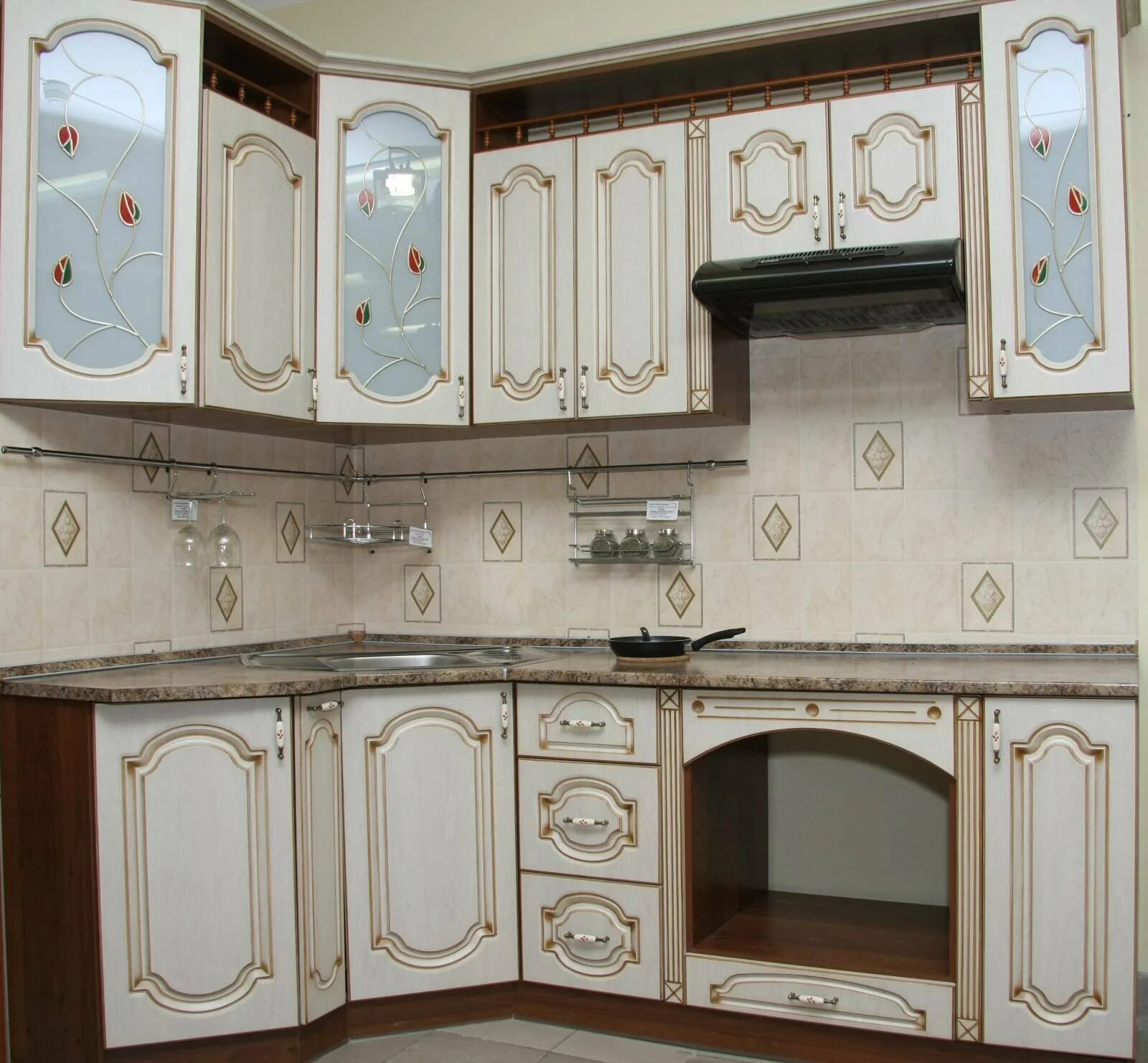 Кухонные гарнитуры в горно алтайске фото цены Кухня в стиле фолк - 91 фото