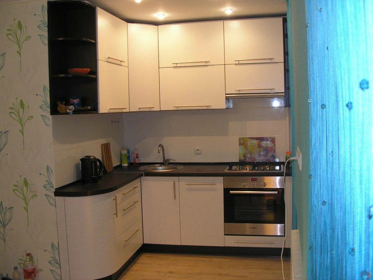 Кухонные гарнитуры в кухню хрущевка фото Кухонный гарнитур в кухне хрущевки