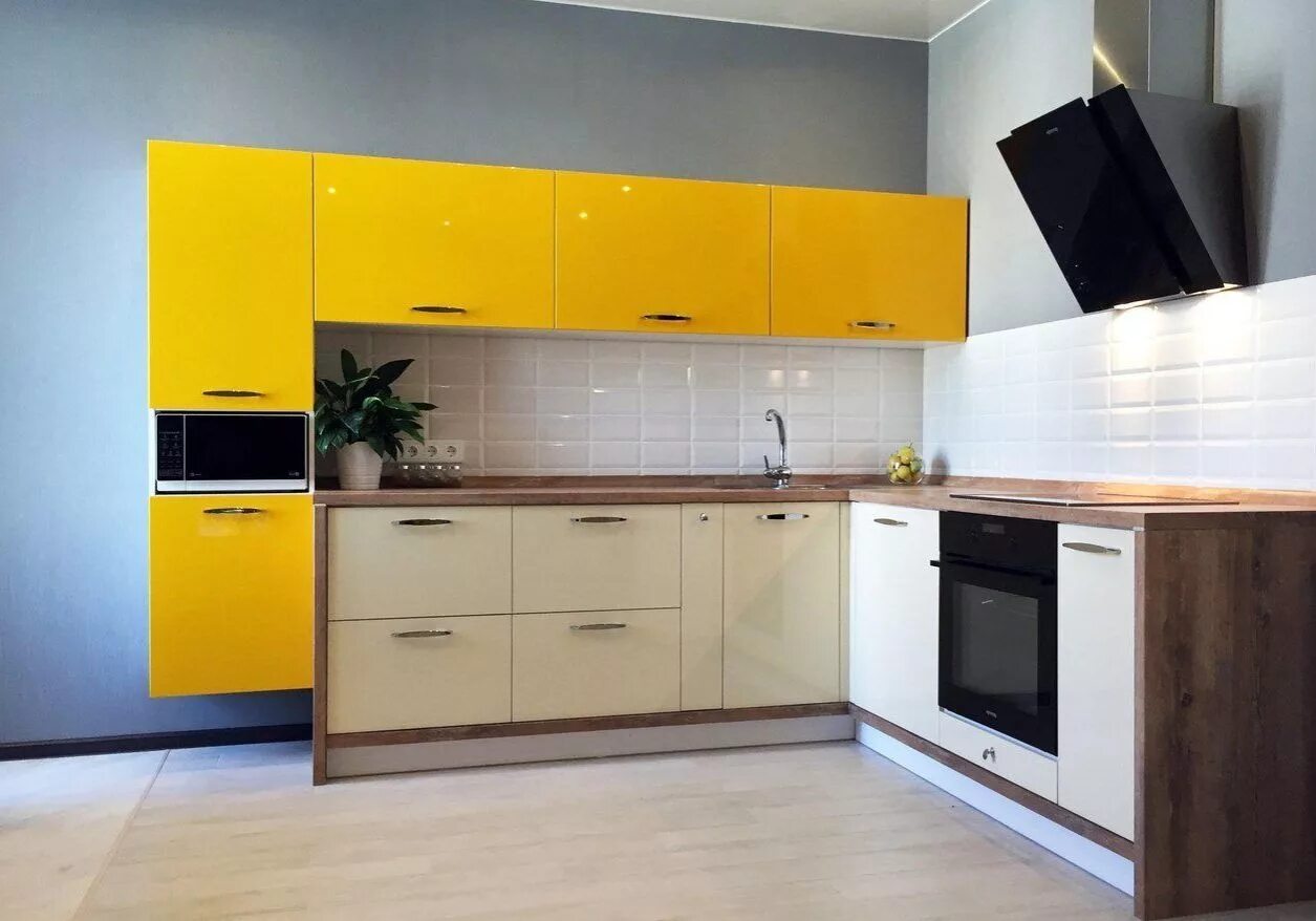 Кухонные гарнитуры желтый фото Угловая кухня в бежево-желтом цвете на заказ