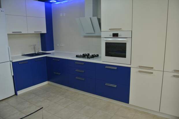 Кухонные глянцевые фасады с голубой столешницей фото Синий цвет для кухни??? - Твой Ремонт и Твоя дача! - Медиаплатформа МирТесен