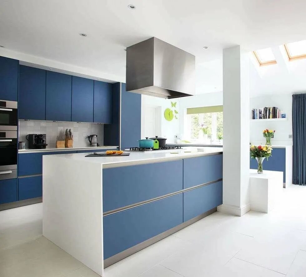Кухонные глянцевые фасады с голубой столешницей фото Кухни в синем стиле: найдено 90 изображений