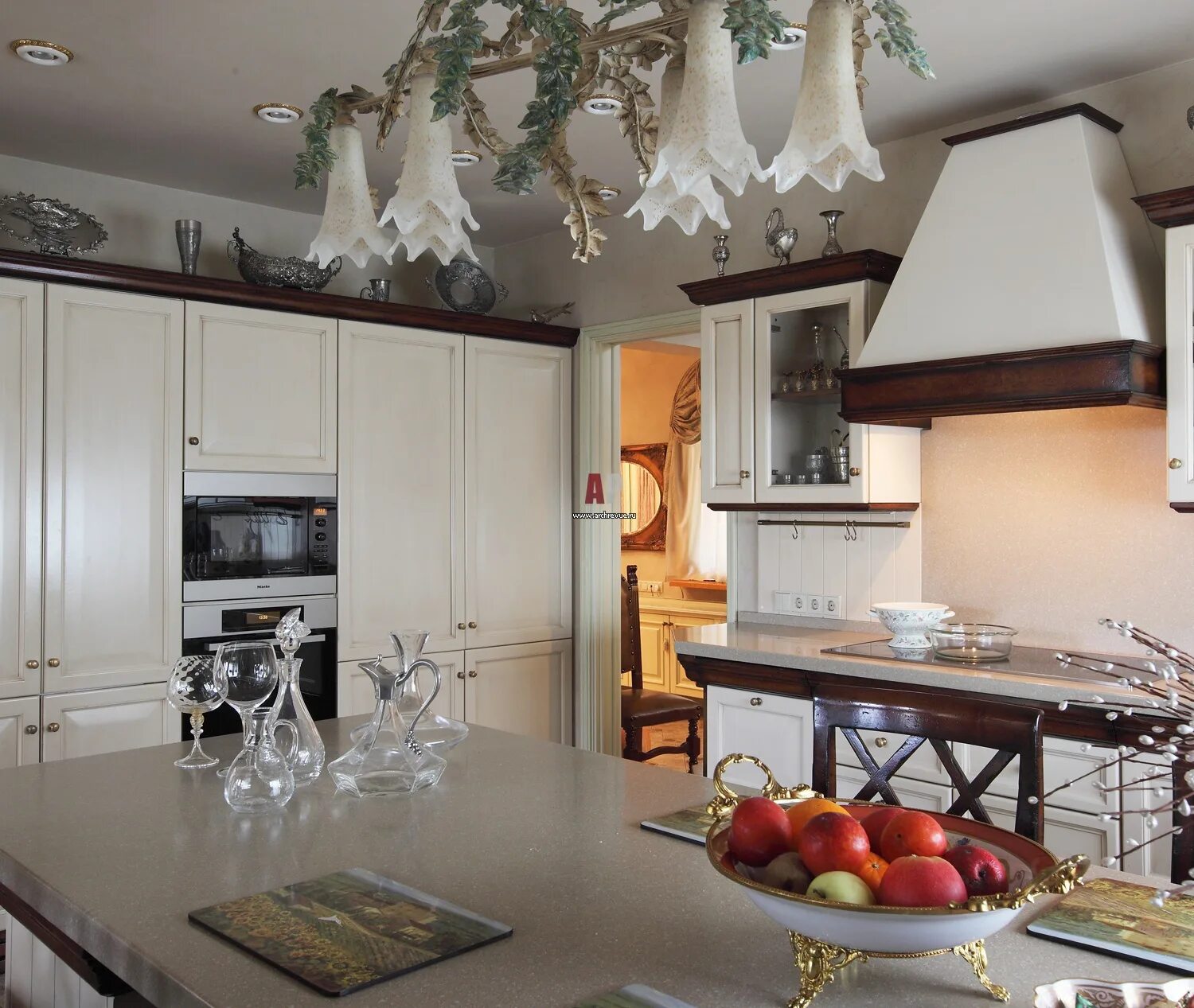 Кухонные интерьеры отзывы Фото интерьера кухни дома в неоклассике