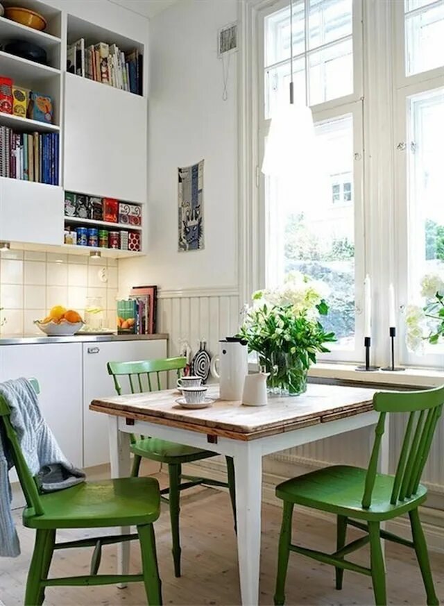 Кухонные маленькие столы в интерьере Pantone Greenery: Information and 10 Design Ideas Dining room small, Small dinin