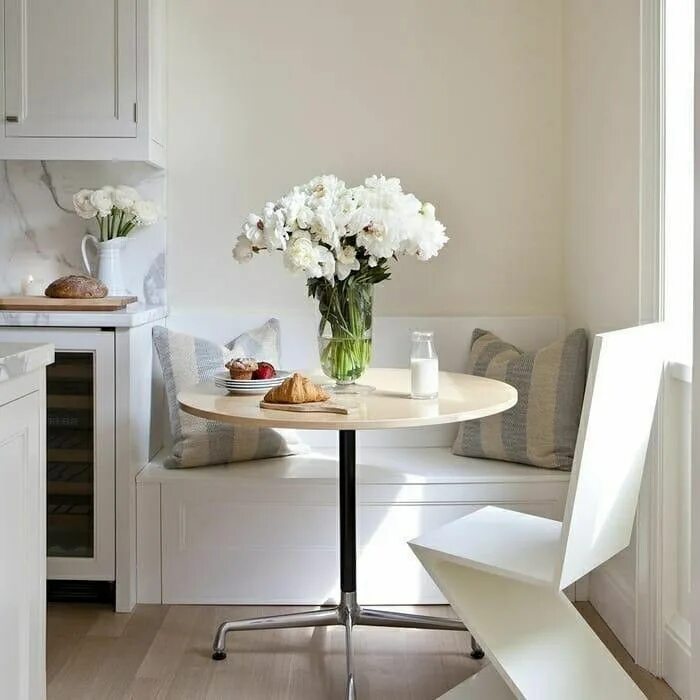 Кухонные маленькие столы в интерьере Гостиная интерьер гостиной идеи мебель для дома для гостинной в 2020 г Небольшие