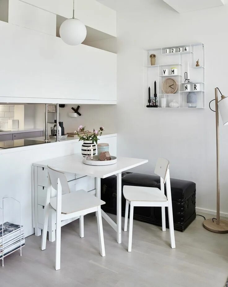 Кухонные маленькие столы в интерьере Comment intégrer un coin repas même dans les plus petits espaces ? - Hellø Blogz