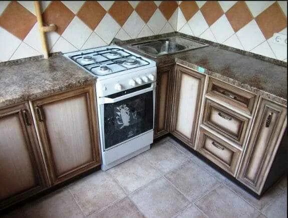 Кухонные мебели своими руками фото Обклеить старый шкаф пленкой фото до и после. Как интересно и бюджетно переделат