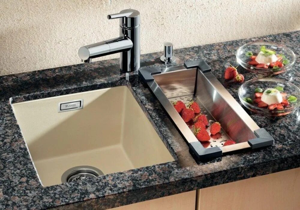 Кухонные мойки из искусственного камня фото Кухонная мойка Blanco SUBLINE 400-U SILGRANIT PuraDur 523428, шампань по цене от