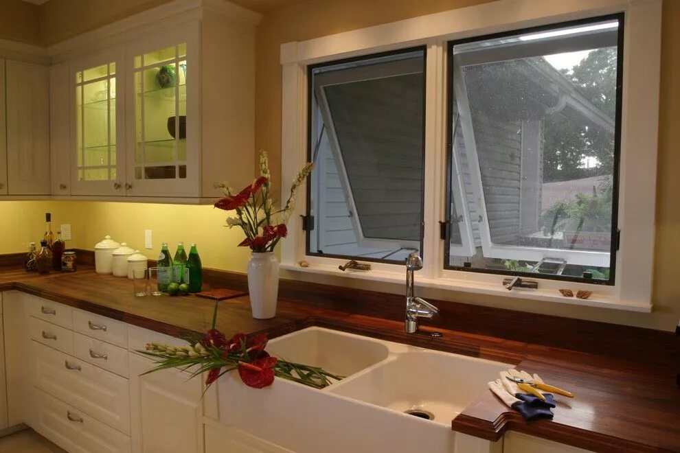 Кухонные мойки у окна фото Wood counter farm sink Home - Kitchen Kitchen wood design, White contemporary ki