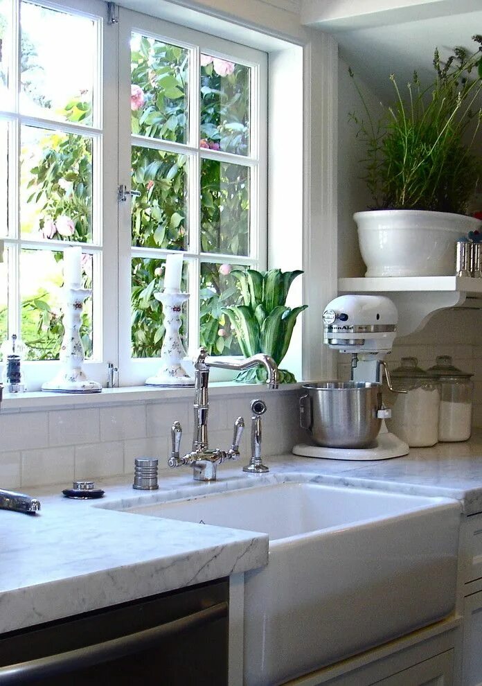 Кухонные мойки у окна фото Southern Marin Kitchen - traditional - kitchen - san francisco - Patti Ogden Des